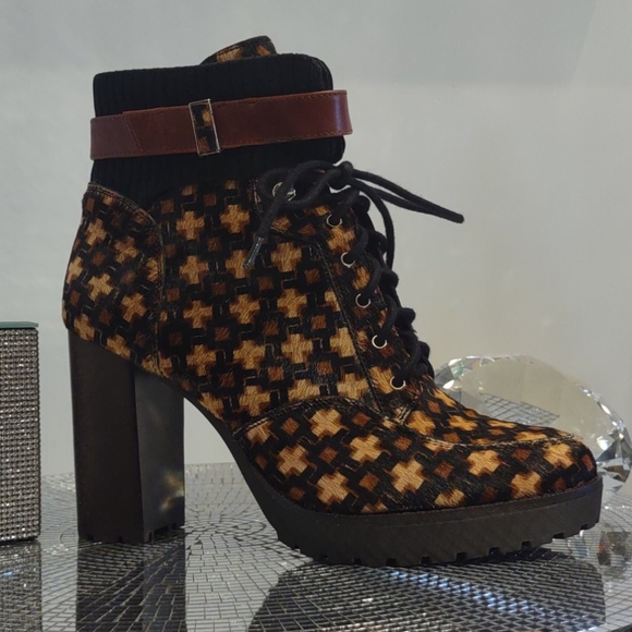 Geometric Lug Lace Zip Up High Heel hiking boots Fur Leather Antonio Melani New - Picture 1 of 11